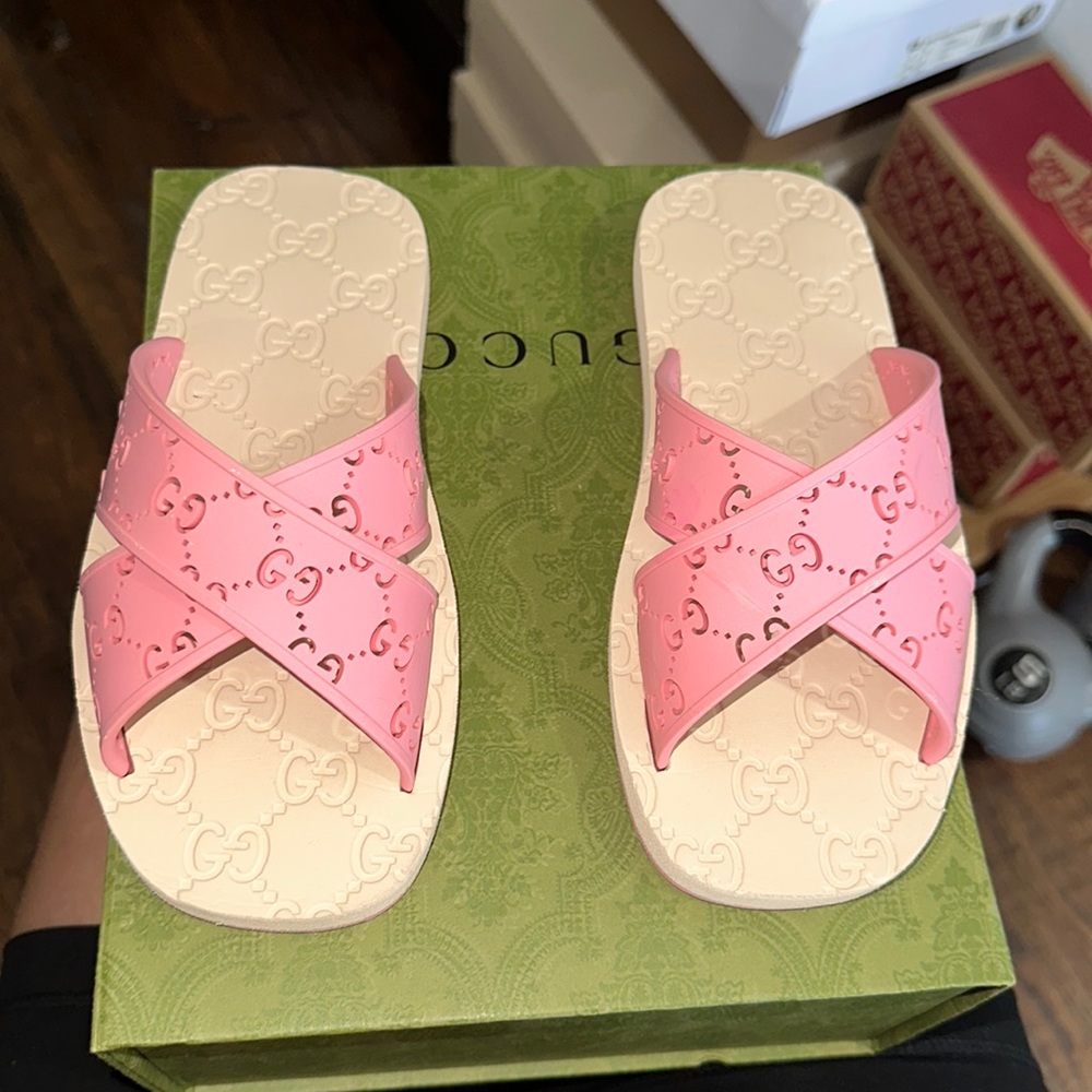 Gucci crossed GG Rubber Sandal
